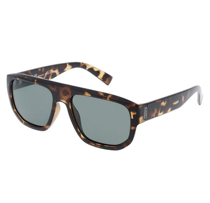 IB22564B INVU SUNGLASSES